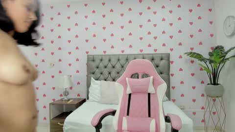 Snapshot of lia_sexx19 chatting on December 4, 1:47 am Lia online show from December 4, 1:47 am