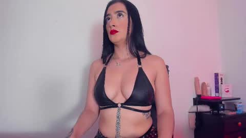 Snapshot of lia_sharlote chatting on February 15, 7:16 am Sharlote online show from February 15, 7:16 am