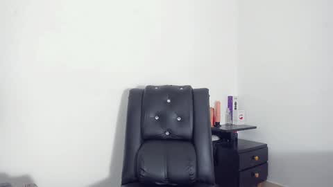 Snapshot of lia_sharlote chatting on January 13, 3:01 am Sharlote online show from January 13, 3:01 am