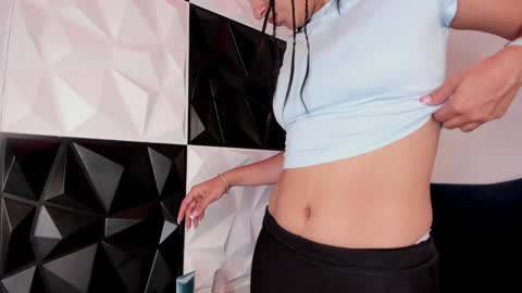 lia_sofiia online show from December 28, 2:10 pm