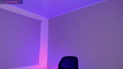   lia  online show from November 19, 9:59 pm