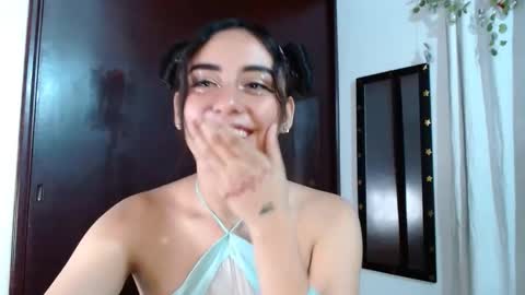 Snapshot of liaa_cute_ chatting on February 25, 3:31 am lia online show from February 25, 3:31 am