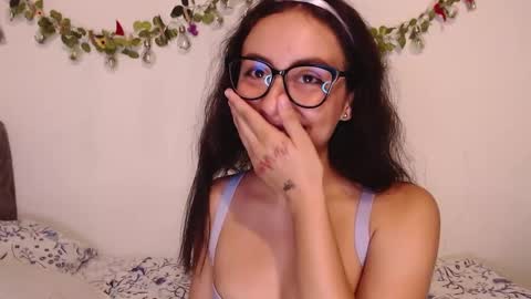 Snapshot of liaa_cute_ chatting on December 2, 10:54 pm lia online show from December 2, 10:54 pm