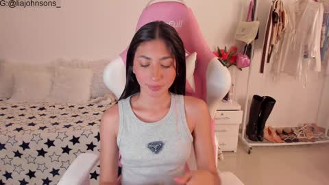 Snapshot of liajohnsons_ chatting on December 8, 4:25 am Lia Johnsons online show from December 8, 4:25 am