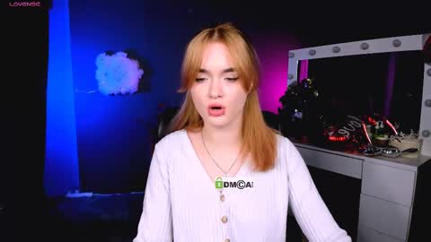 Snapshot of liana_kisses chatting on February 17, 11:13 am Little Liana online show from February 17, 11:13 am