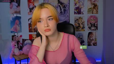 Snapshot of liana_kisses chatting on February 5, 11:12 am Little Liana online show from February 5, 11:12 am