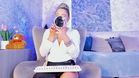 Lian online show from March 31, 7:36 pm