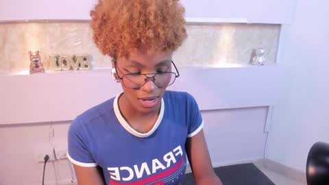 LiannaDixon online show from December 15, 2:59 pm