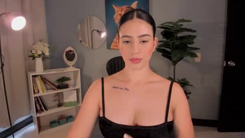 Lia online show from January 9, 1:15 pm