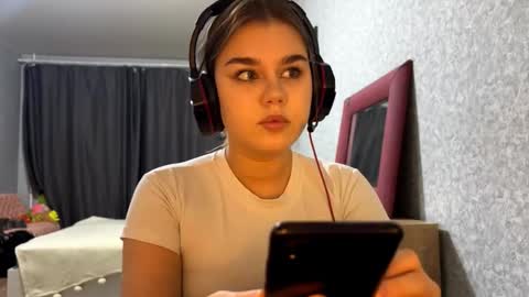 Anna online show from December 4, 4:41 pm