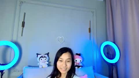 Lihn Pham online show from December 15, 3:56 am