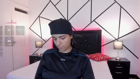 liiam_smith_ online show from February 8, 12:06 pm