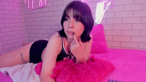 Snapshot of liily_hot chatting on December 25, 8:17 pm LIILY online show from December 25, 8:17 pm