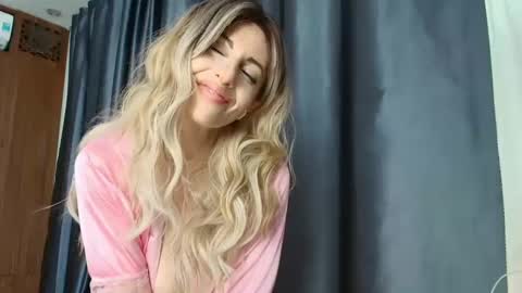 Mia                   Onlyfans link -  online show from February 7, 3:34 am