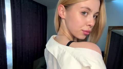 Elisa  online show from September 12, 2:02 pm