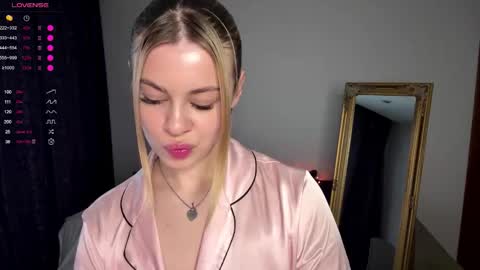 Elisa  online show from October 26, 11:16 am