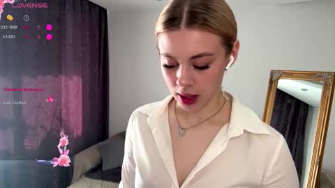 Elisa  online show from October 10, 10:09 am