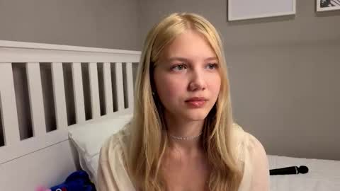 Emma online show from December 3, 11:01 am