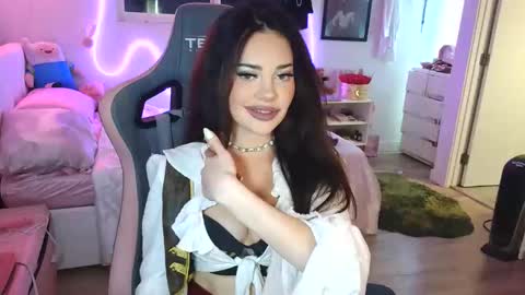 lilbina online show from November 7, 5:24 am