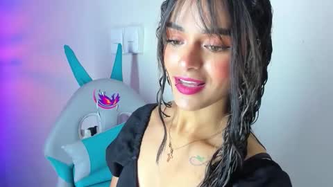 lili_evanss online show from November 11, 12:35 pm