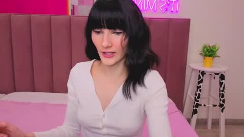 Lilli  follow me kiss online show from April 11, 10:30 am