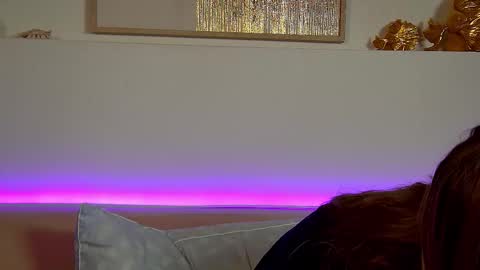 Mia online show from December 2, 6:48 am