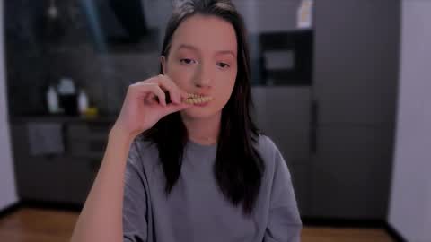 Snapshot of lililaluna chatting on February 25, 5:40 pm             ...  online show from February 25, 5:40 pm