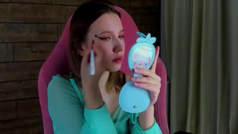 LiliLinn online show from March 3, 7:25 am