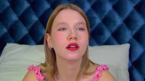 LiliLinn online show from November 8, 8:19 am