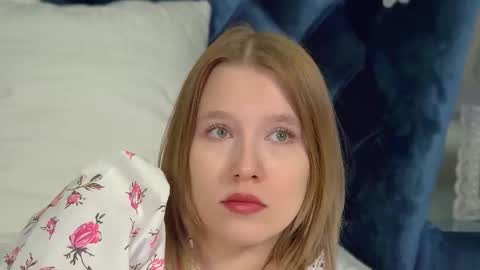 LiliLinn online show from November 3, 5:22 am