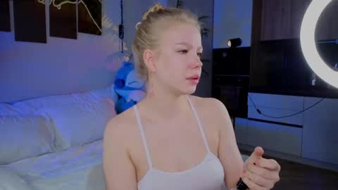 lililok101 online show from April 17, 1:51 am