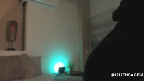 lilith_sage_ online show from October 8, 11:58 am