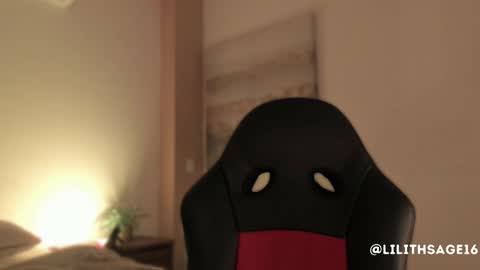 lilith_sage_ online show from October 6, 11:49 am