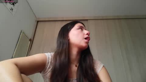 Abril  online show from December 2, 3:03 pm