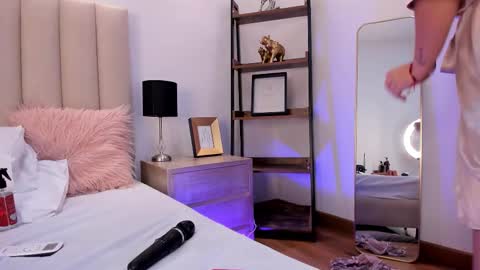 Snapshot of lilithharperr_ chatting on October 11, 2:38 am LILITH online show from October 11, 2:38 am