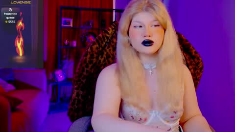 LilithNelson online show from April 11, 8:07 am