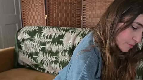 L online show from February 23, 9:14 pm