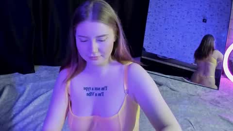 lillie_berry online show from October 22, 5:12 am