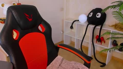 lillie_berry online show from October 19, 5:20 am