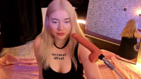 lillie_berry online show from January 17, 5:37 am