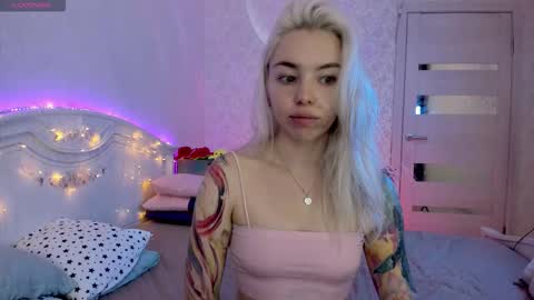 Snapshot of lillimooore chatting on September 29, 11:21 pm LilliMoore online show from September 29, 11:21 pm