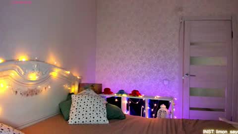 LilliMoore online show from April 12, 11:28 pm