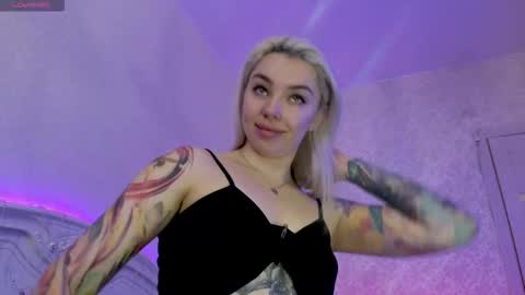 LilliMoore online show from November 15, 12:55 am