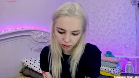 Snapshot of lillimooore chatting on February 16, 12:11 am LilliMoore online show from February 16, 12:11 am