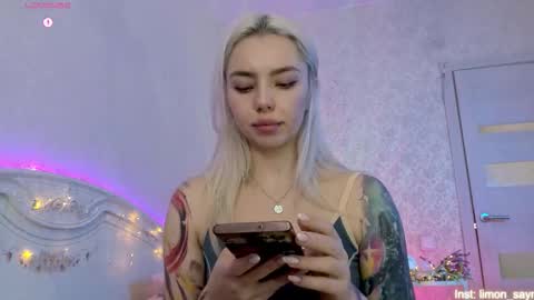 Snapshot of lillimooore chatting on October 11, 1:32 am LilliMoore online show from October 11, 1:32 am