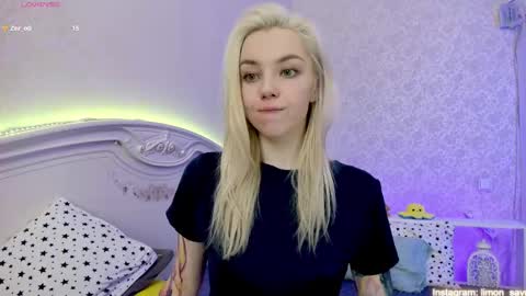 Snapshot of lillimooore chatting on March 1, 12:07 am LilliMoore online show from March 1, 12:07 am