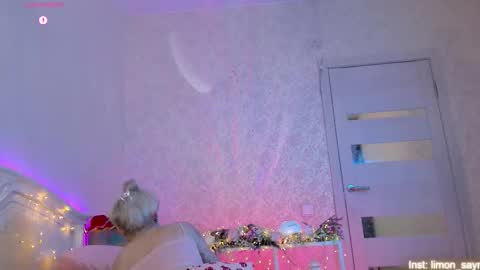 Snapshot of lillimooore chatting on October 10, 1:21 am LilliMoore online show from October 10, 1:21 am