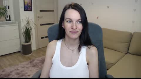 lilliyves online show from July 8, 8:33 pm