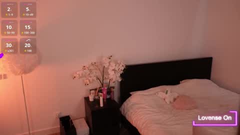 Lilly Colins online show from October 2, 6:02 pm