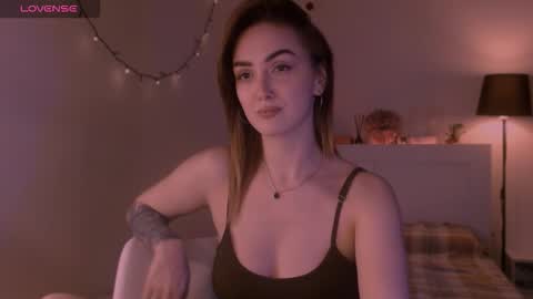 LillyFarey online show from October 7, 5:50 pm